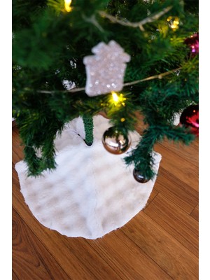 Aymira Home Peluş Beyaz Yılbaşı Çam Ağacı Altı Ayak Örtüsü Yıkanabilir Kumaş Kurdeleli 70 cm