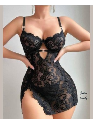 Intive Lingerie Intive Fantasy Siyah Dantelli Yanı Derin Yırtmaçlı Önü Dekolteli Feminen Gecelik