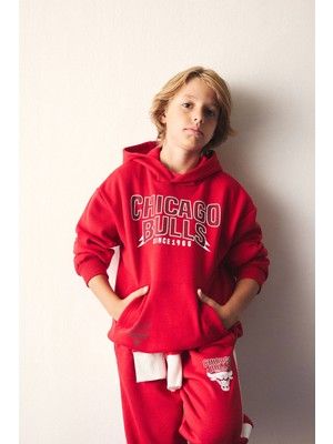DeFacto NBA Chicago Bulls Baskılı Kanguru Cepli Kapüşonlu Sweatshirt Erkek Çocuk F4087A826WN
