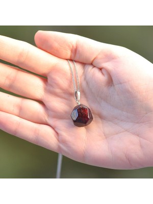 Taş Sandığı Lal Taşı Kolye