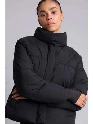 DeFacto Rüzgar Geçirmez Su Itici Regular Fit Dik Yaka Reglan Kol Kışlık Şişme MONT A1550AX26AU