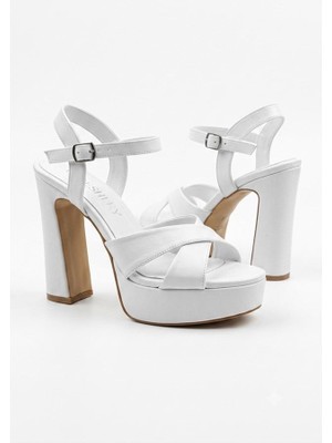 Les Passent Kadın Katina Beyaz Rugan 13 cm Platform Topuklu Ayakkabı