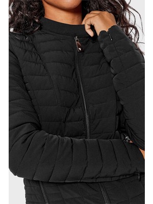 Guess Vona Kapitone Şişme Mont W2YL1IW6NW2 Kadın Mont W2YL1I W6NW2 Jblk