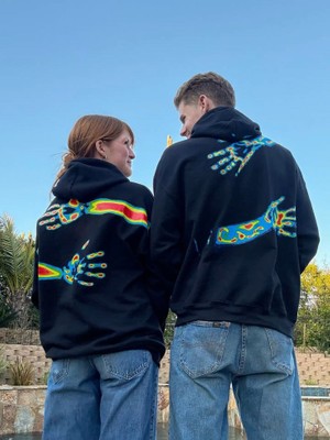 Macklin Sevgili - Arkadaş Çift Kombini Sarılan Eller Sırt Baskılı Özel Tasarım Kapüşonlu Sweatshirt 2li Takım