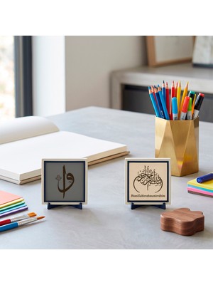 Miaju Komodin, Ofis ve Kitaplık İçin “Elif ve Vav” Stantlı Tasarım ve Damla Hat Bismillahirrahmanirrahîm İkili Takım - Değerli Armağan 10x10 cm, Pudra - Kül Gri