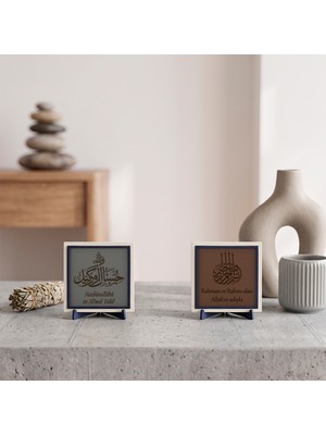 Miaju Arapça ve Türkçe Meâlli Besmele - Hasbünallah Yazılı İkili Masa Süsü, Minimalist Manevi Tasarım 10x10 cm, Açık Kahve - Kül Gri