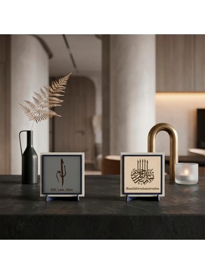 Miaju Oturma Odası, Komodin ve Sehpa Üstü İçin Huruf-u Mukatta Stantlı Tasarım ve Damla Hat Besmele İkili Takım 10x10 cm, Pudra - Kül Gri
