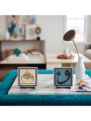 Miaju Tasavvufi Sembol “Vav” Yazısı ile Özel Deri Bismillahirrahmanirrahîm İkili Set - Hatıralık Dekoratif Obje 10x10 cm, Pudra - Gök Mavi