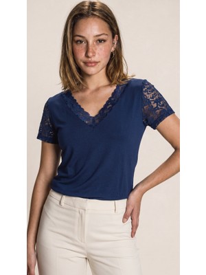 Palmira Demir Kadın Kısa Kollu V Yakalı Dantelli Viskon Bluz - Lacivert / L-Xl