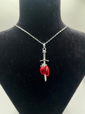 AG23 Tasarım Kılıç Detaylı Kalp Gotik Gothic Kolye