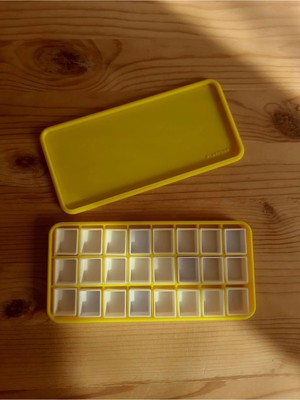 Empressco Bombeli Boya Kutusu 24 Göz Half Pan (Sulu Boya ve Pigment Boya) Bioplastik
