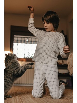 Antebies Organik Gots Sertifikalı Minik Kareler Desenli, Uzun Kollu Erkek Çocuk Pijama Takımı