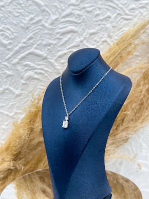 Livora Jewelry 925 Ayar Gümüş Baget Kesim Zirkon Taşlı Zarif Özel Tasarım Kadın Kolye