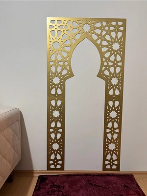 Empressco Islami Motifli Gold Metal Mihrab – Duvara Monte, 75X175 cm | Namaz Alanı & Mescit Dekoru