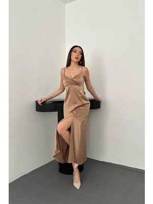 Moda Days Kadın Vizon Askılı Saten V Yaka Düğme Detaylı Yırtmaçlı Uzun Abiye Elbise