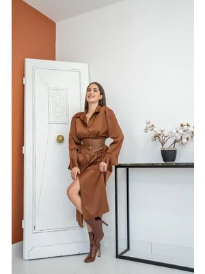 Moda Days Kadın Kahve Saten Midi Gömlek Yaka Deri Garnili Kemerli Yırtmaçlı Elbise