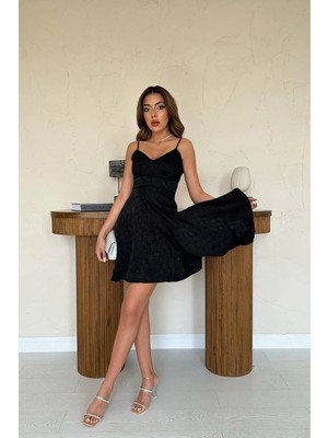 Moda Days Kadın Siyah Askılı V Yaka Jakarlı Asimetrik Etek Uçlu Mini Elbise