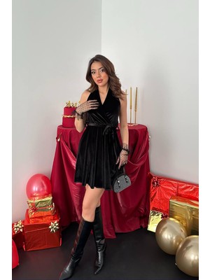 Moda Days Kadın Siyah Mini Elbise Halter Yaka Kuşaklı Kloş Etekli Düz Davet Stili