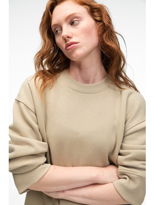 Ethiquet Esme Kadın Oversize Yuvarlak Yakalı Kol Ucu ve Etek Ucu Manşetli Taş Rengi Sweatshirt