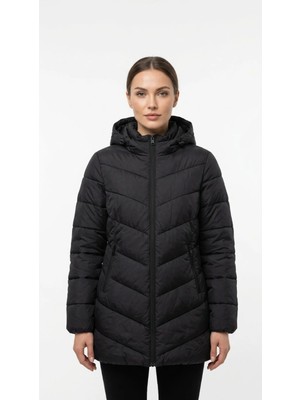 LC Waikiki Kadın Mont Şişme Kapüşonlu Fermuarlı Cepli Balık Sırtı Dikişli Dolgulu Kışlık Puffer Günlük Mont W64342C8