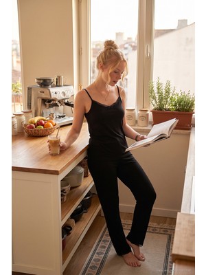 Lela Dantel Detaylı Ip Askılı Pijama Takımı Kadın Pijama Takımı 6578000