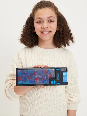 Smiggle Rush Pop Out Kalem Kutusu Siyah Mavi – Hesap Makineli, Çok Bölmeli