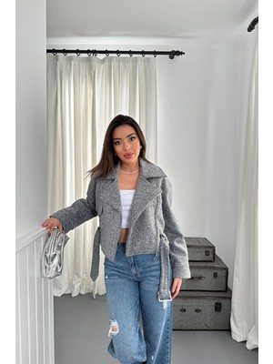 Moda Days Kadın Gri Kısa Biker Kaban Kuşgözü Dokulu Fermuarlı Kemerli Ceket Yaka