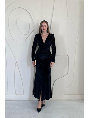Moda Days Kadın Siyah Kadife Görünümlü V Yaka Gül Detaylı Yırtmaçlı Maxi Elbise