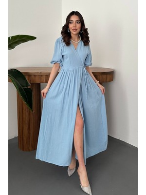 Moda Days Kadın Bebe Mavi Kruvaze Yaka Kuşaklı Balon Kollu Yırtmaçlı Müslin Maxi Elbise