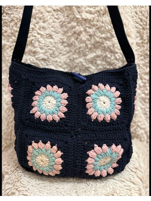 Koza Atelier Pembe Çiçek Detaylı Lacivert El Örgüsü Çanta