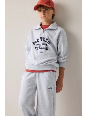 Defacto Regular Fıt Dik Yaka Pamuklu Baskılı Gri Erkek Çocuk Sweatshirt H9892A8/GR400