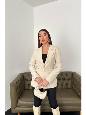 Moda Days Kadın Bej Ceket Yaka Kapak Cepli Tokalı Kemerli Uzun Kollu Düz Dokuma
