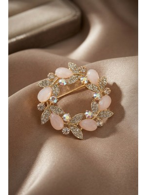 Gold Pembe Detaylı Zirkon Taşlı Broş - Lisinya