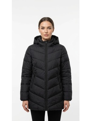 LC Waikiki Kadın Mont Şişme Kapüşonlu Fermuarlı Cepli Balık Sırtı Dikişli Dolgulu Kışlık Puffer Günlük Mont W64342C8