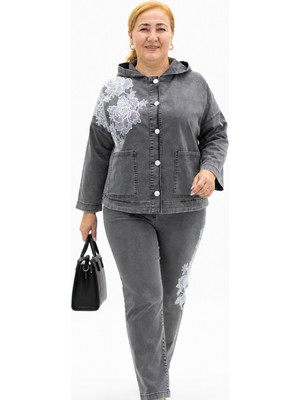 Trieste Wear Büyük Beden Denim Kapüşonlu Gül Deseni Işlemeli Boncuklu Önden Cep Detaylı Düğmeli Kadın Ceket