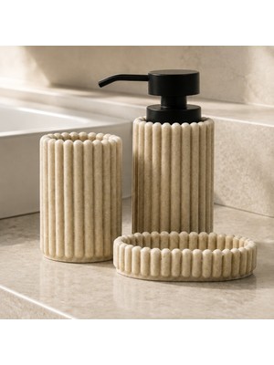 Meturas 3 Parça Polyresin Çizgili Banyo Aksesuar Seti – 350 ml Sıvı Sabunluk, Diş Fırçalık ve Katı Sabunluk, Krem Renk Siyah Pompalı Modern Lavabo Üstü Düzenleyici Set