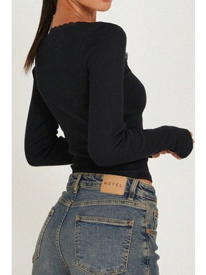 Modi Kadın Siyah Kare Yaka Dantelli Uzun Kollu Crop Top Bluz