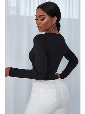 Modi Kadın Siyah Uzun Kollu Düğmeli Göğüs ve Göbek Dekolteli Crop Top Bluz