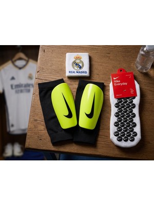 Çoraplı Neon Tekmelik + Kaydırmaz Gripli Çorap + Real Madrid Bileklik 3'lü Paket