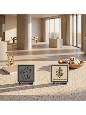 Miaju 10x10 cm İkili Stantlı Lafz-ı Celâl Ayeti ve Orijinal Metinli Bismillâhirrahmânirrahîm Ofis Masaları İçin Değerli Bir Hatıra Seçeneği 10x10 cm, Pudra - Kül Gri