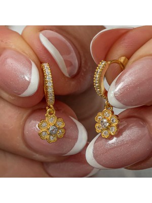 Vienor Gümüş Sallantılı Gold Minimal Çiçek Kadın Küpe