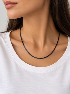 Noir Siyah Yassı Zincir Unisex Kolye – Minimal Tasarım