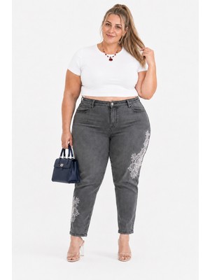 Trieste Wear Büyük Beden Yıkamalı Denim Dantel Aplikeli Inci Taş Detaylı Kadın Pantolon