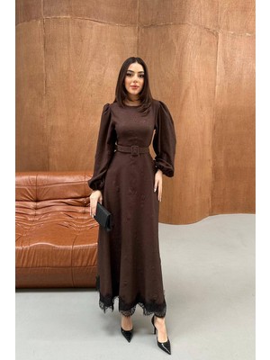 Moda Days Kadın Kahverengi Uzun Elbise Kare Kabartmalı Simli Kemerli Balon Kol Dantel Etek Uçlu