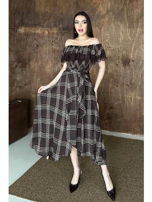 Moda Days Kadın Kahverengi Ekoseli Carmen Yaka Dantel Detaylı Kuşaklı Midi A-Line Elbise