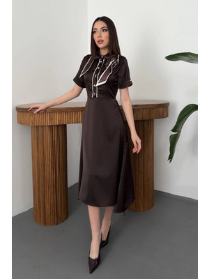 Moda Days Kadın Kahverengi Fularlı Gömlek Yaka Saten Midi Elbise Asimetrik Etek Uçlu