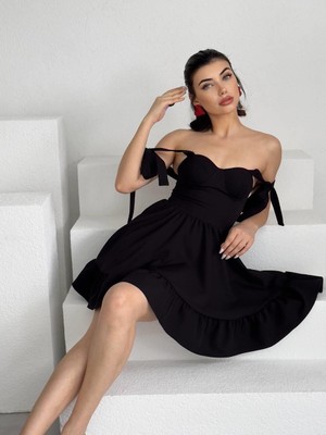 Moda Days Kadın Siyah Mini Elbise Kalp Yaka Omuz Bağlamalı Kloş Etekli Fırfırlı