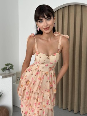 Moda Days Kadın Bej Çiçek Desenli Askılı Fiyonklu Kat Kat Volanlı Midi Elbise