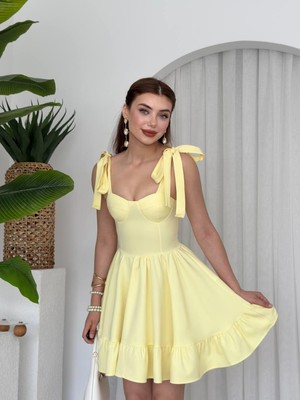 Moda Days Kadın Sari Mini Elbise Kalp Yaka Omuz Bağlamalı Kloş Etekli Fırfırlı