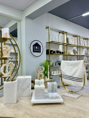 Dekoratif Doğal Beyaz Mermer Kare Form 8 Parça Gold Top Banyo Seti